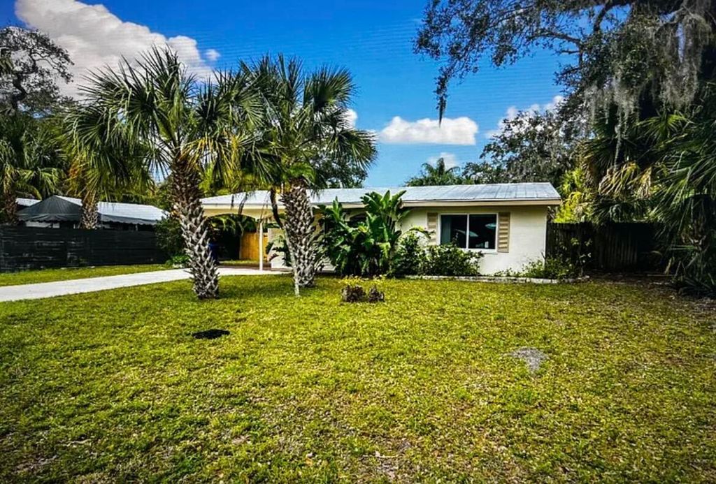 Photo of 515 Cypress Road, Vero Beach, FL 32963 (MLS # B26035201)