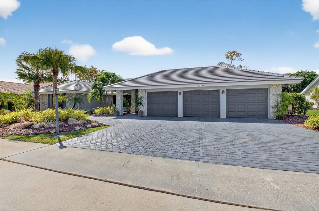 Photo of 10182 Boca Woods Lane, Boca Raton, FL 33428 (MLS # F10524197)