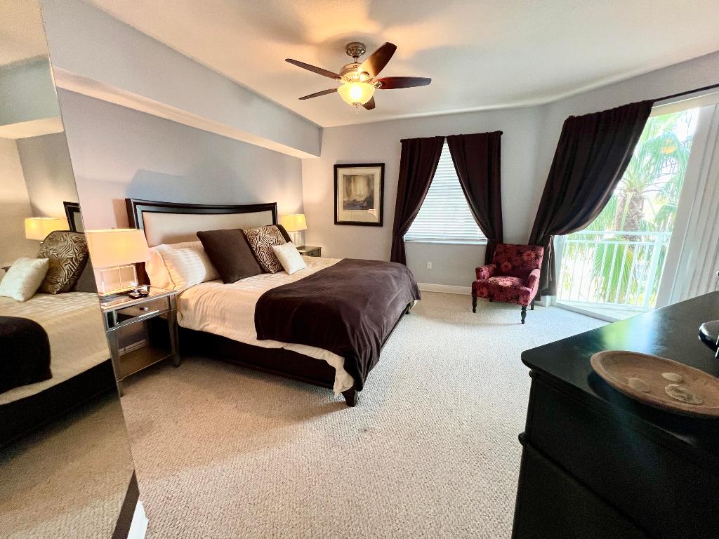 HARBORAGE YACHT CONDO - Residential Lease