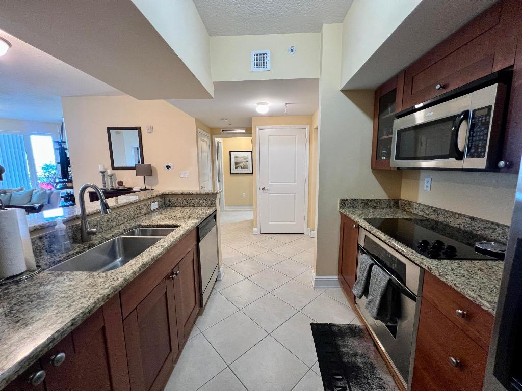 HARBORAGE YACHT CONDO - Residential Lease