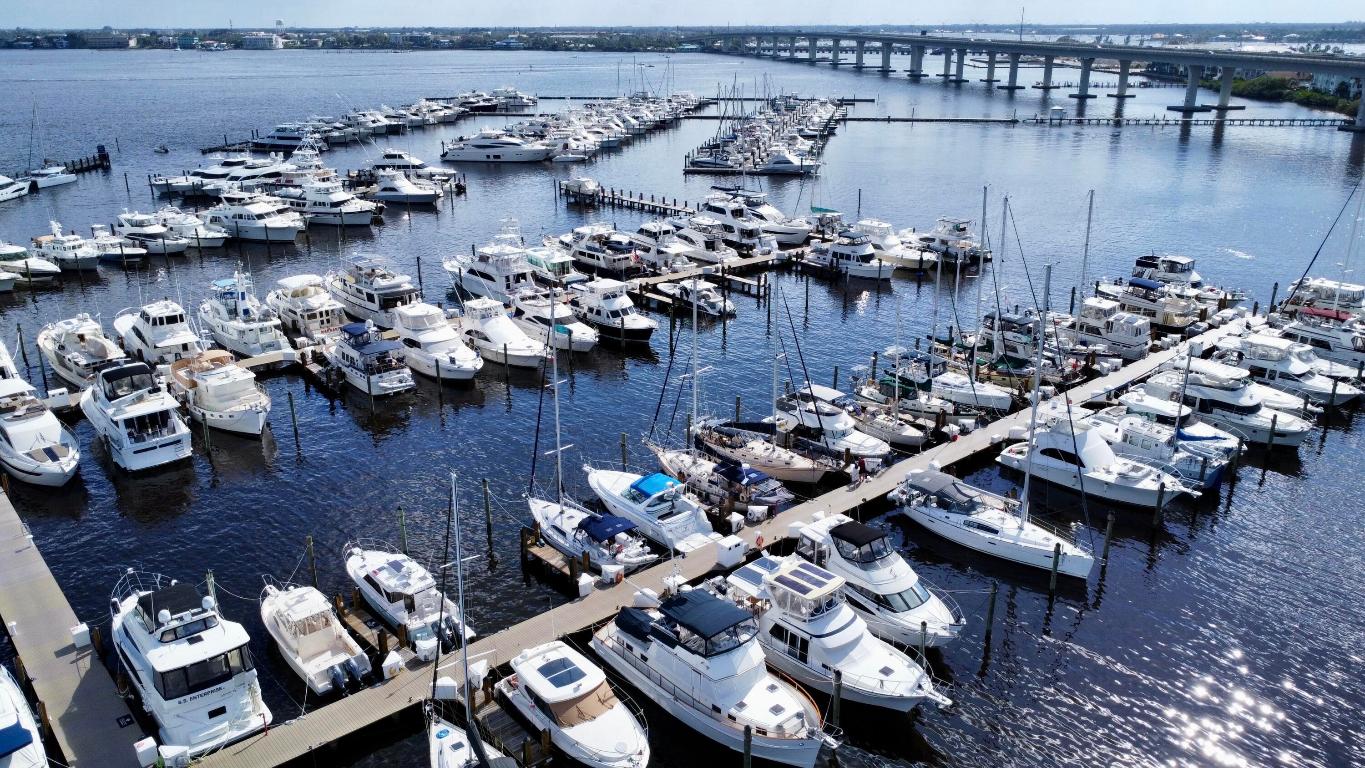 HARBORAGE YACHT CONDO - Residential Lease
