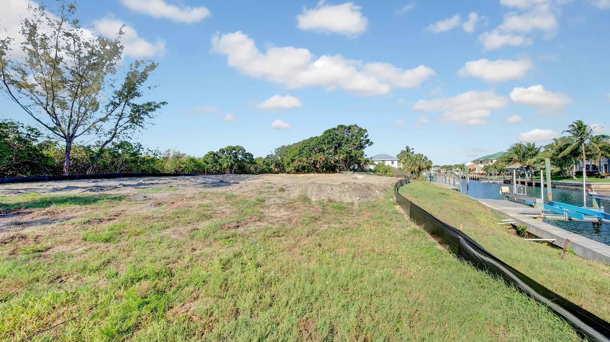 GOMEZ GRANT W OF RIVER - Land