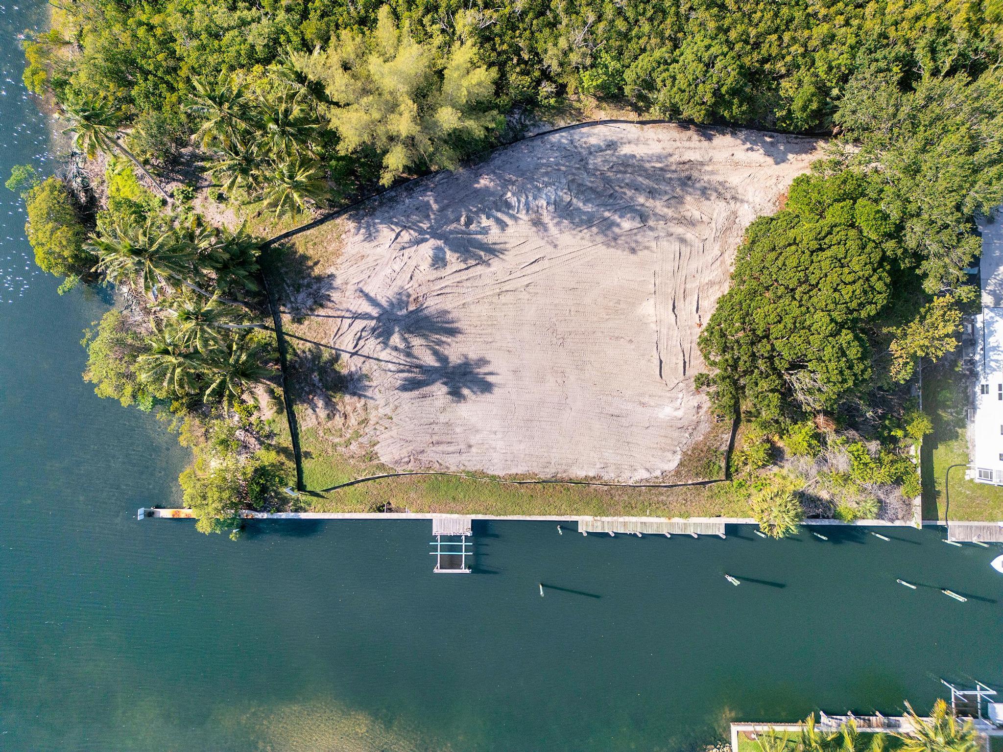 GOMEZ GRANT W OF RIVER - Land