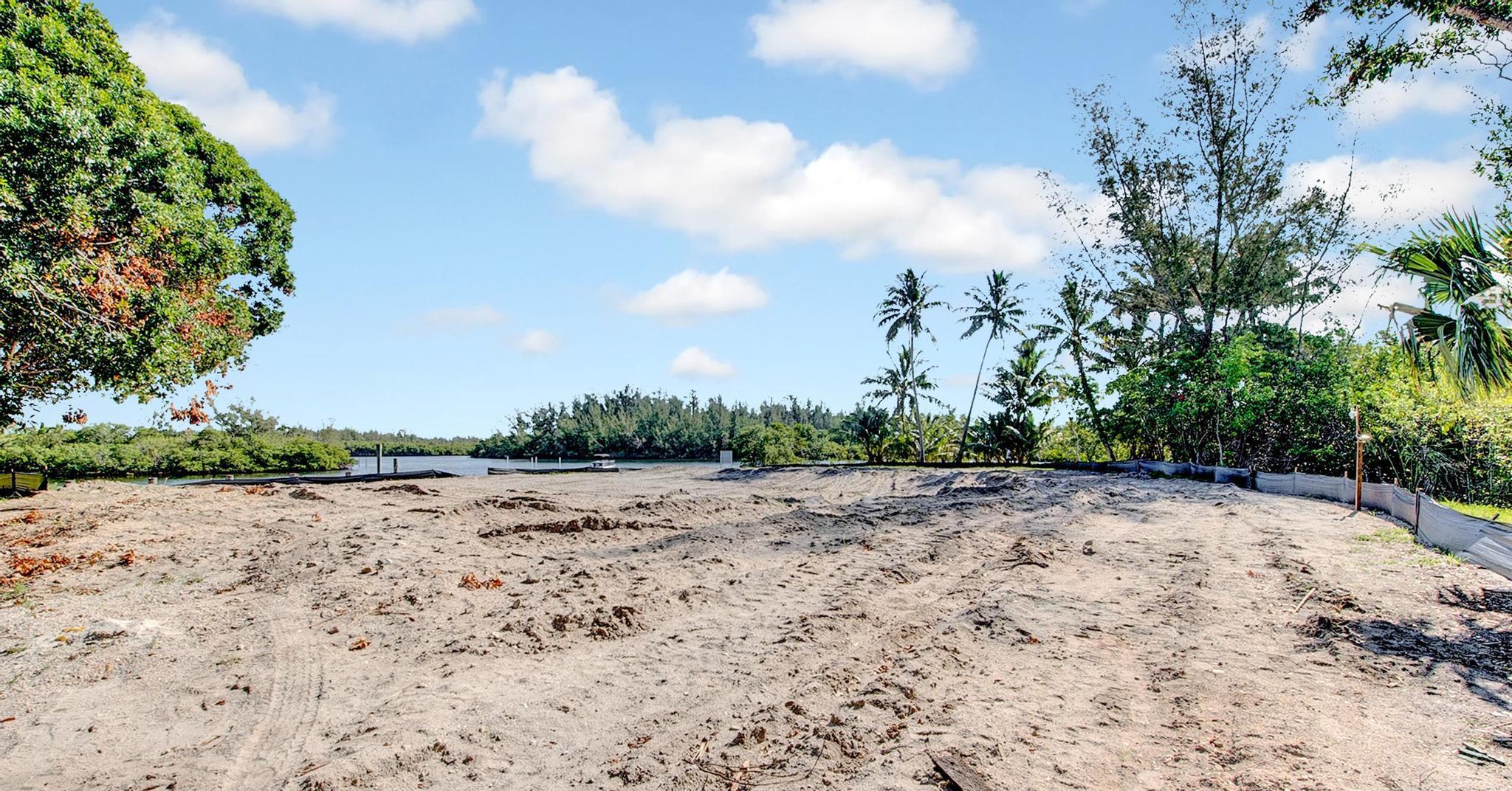 GOMEZ GRANT W OF RIVER - Land