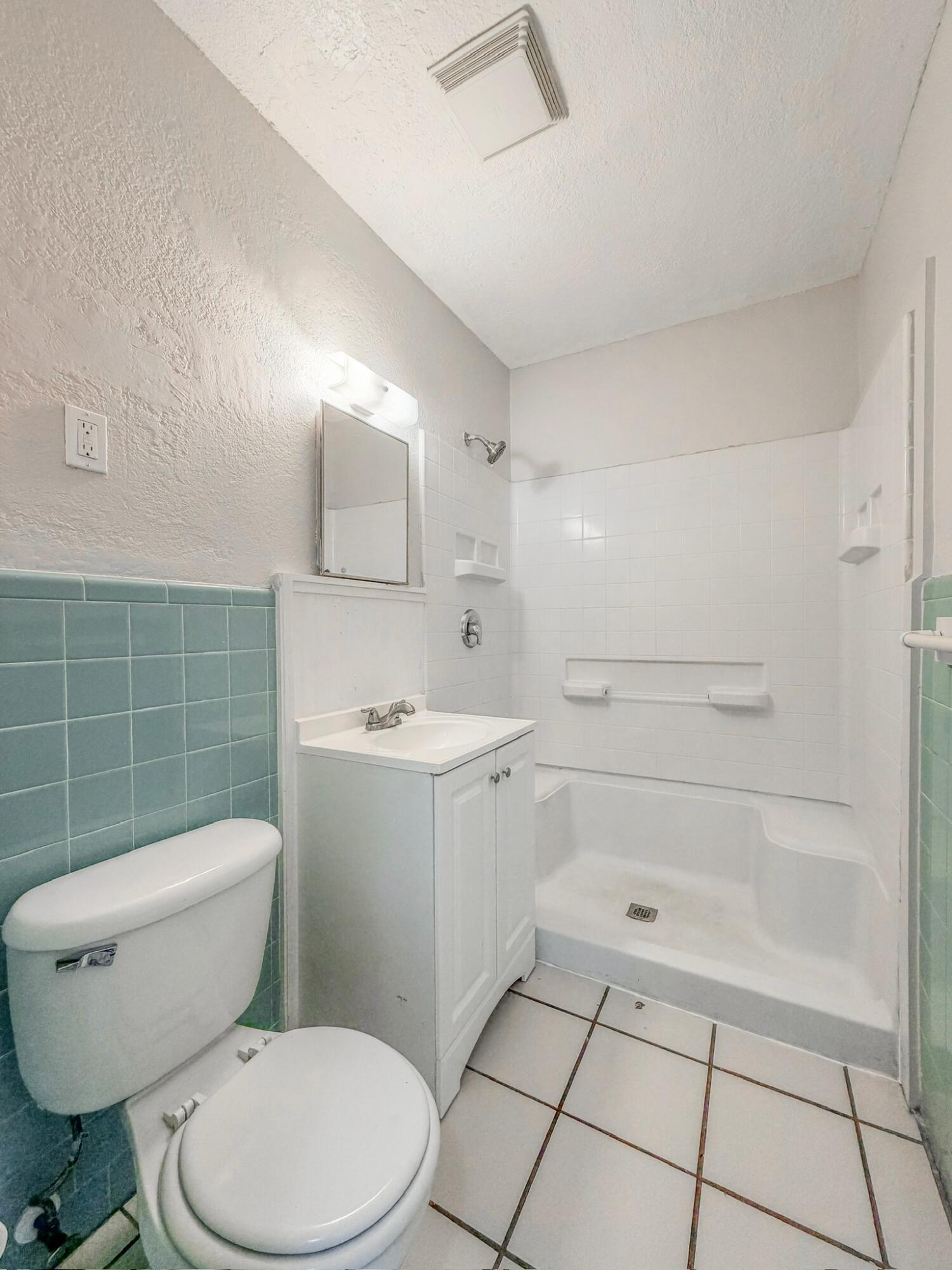 MODEL LAND CO - Residential Lease