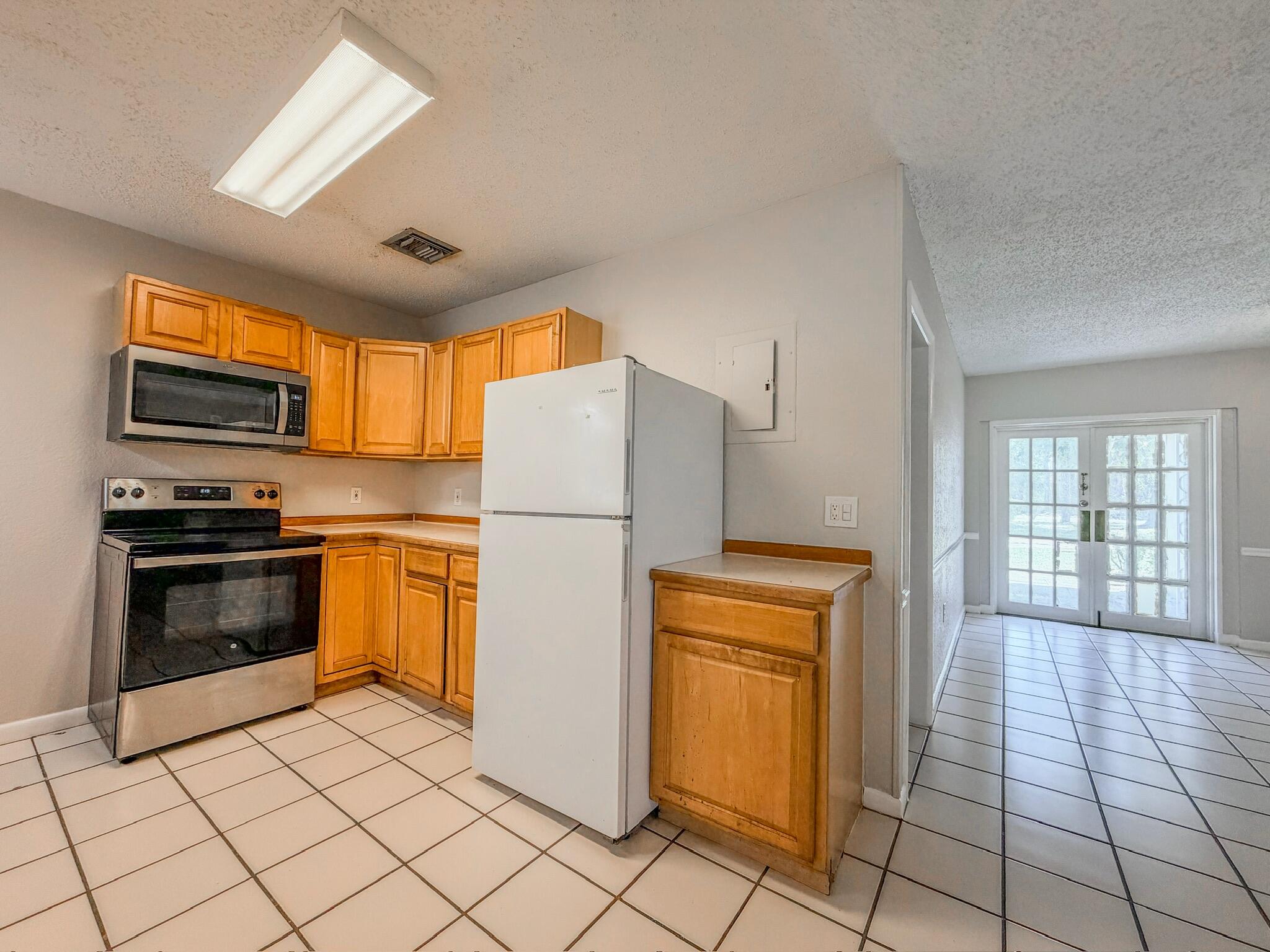 MODEL LAND CO - Residential Lease