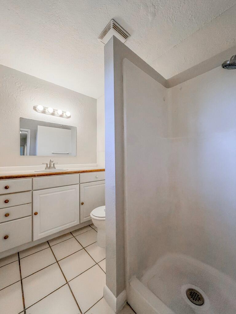 MODEL LAND CO - Residential Lease