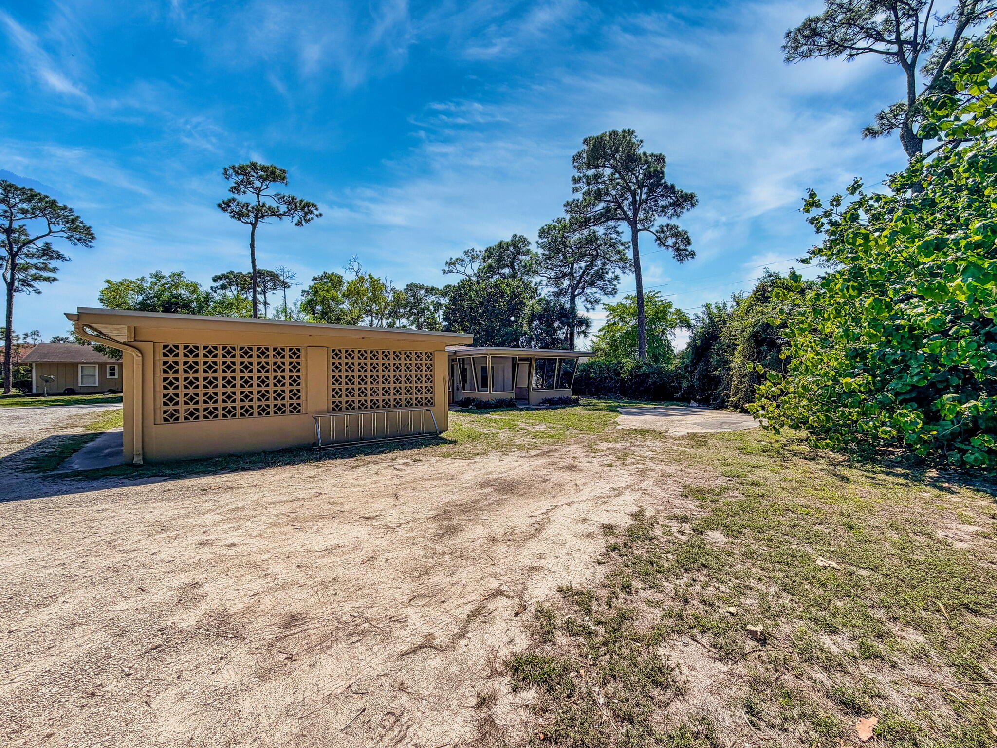 MODEL LAND CO - Residential Lease