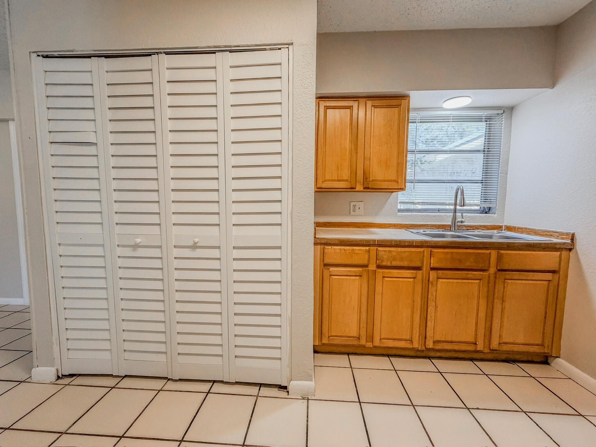 MODEL LAND CO - Residential Lease