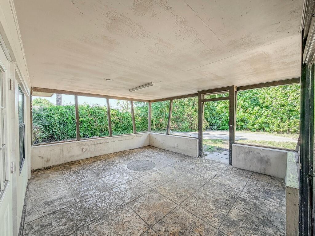 MODEL LAND CO - Residential Lease