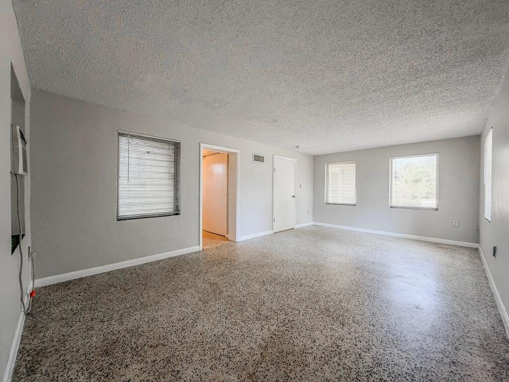 MODEL LAND CO - Residential Lease