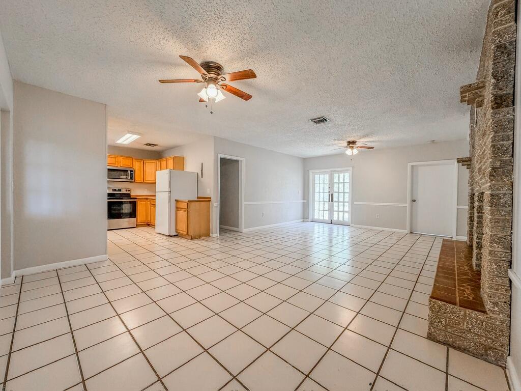 MODEL LAND CO - Residential Lease