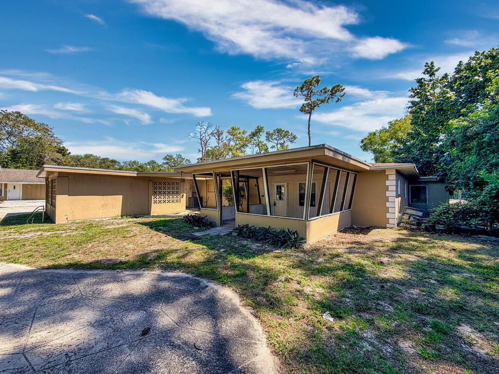 MODEL LAND CO - Residential Lease