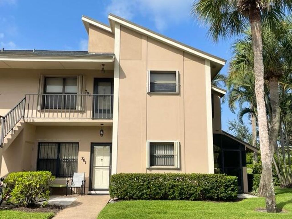 Photo of 701 Clubhouse Circle, Jupiter, FL 33477 (MLS # R10906346)