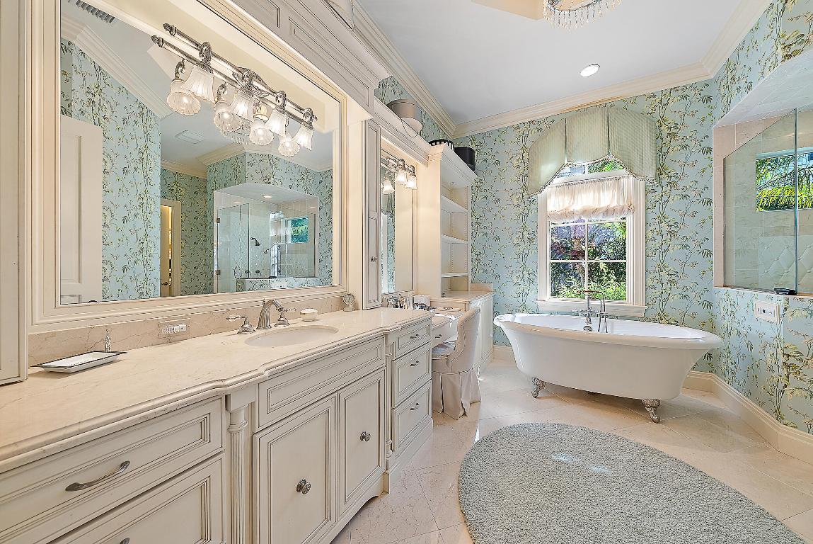 Jupiter Hills Village - Residential