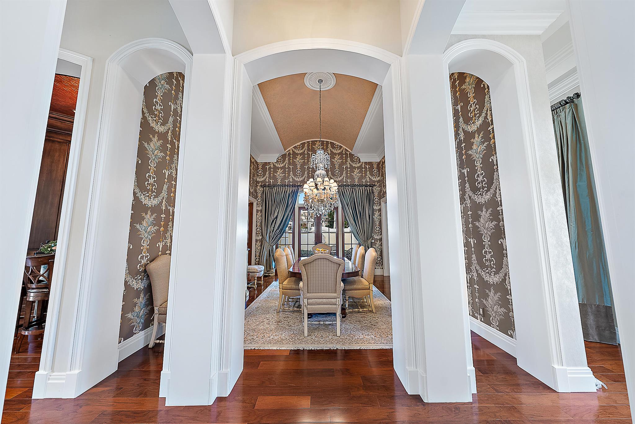 Jupiter Hills Village - Residential