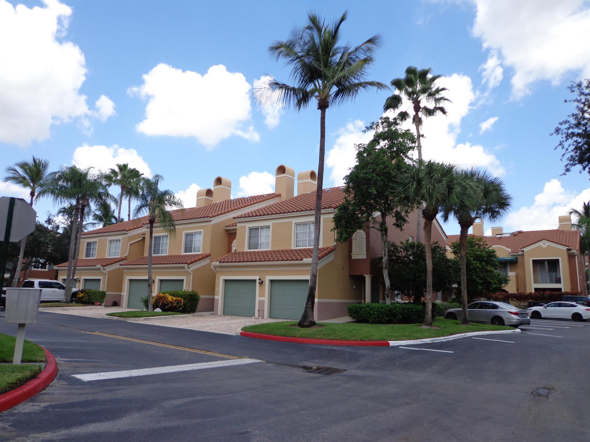 Nicely furnished and updated - gated community with pool and clubhouse. Very close to WEF - one car garage and patio..........perfect seasonal rental. Private driveway for parking as well as garage.