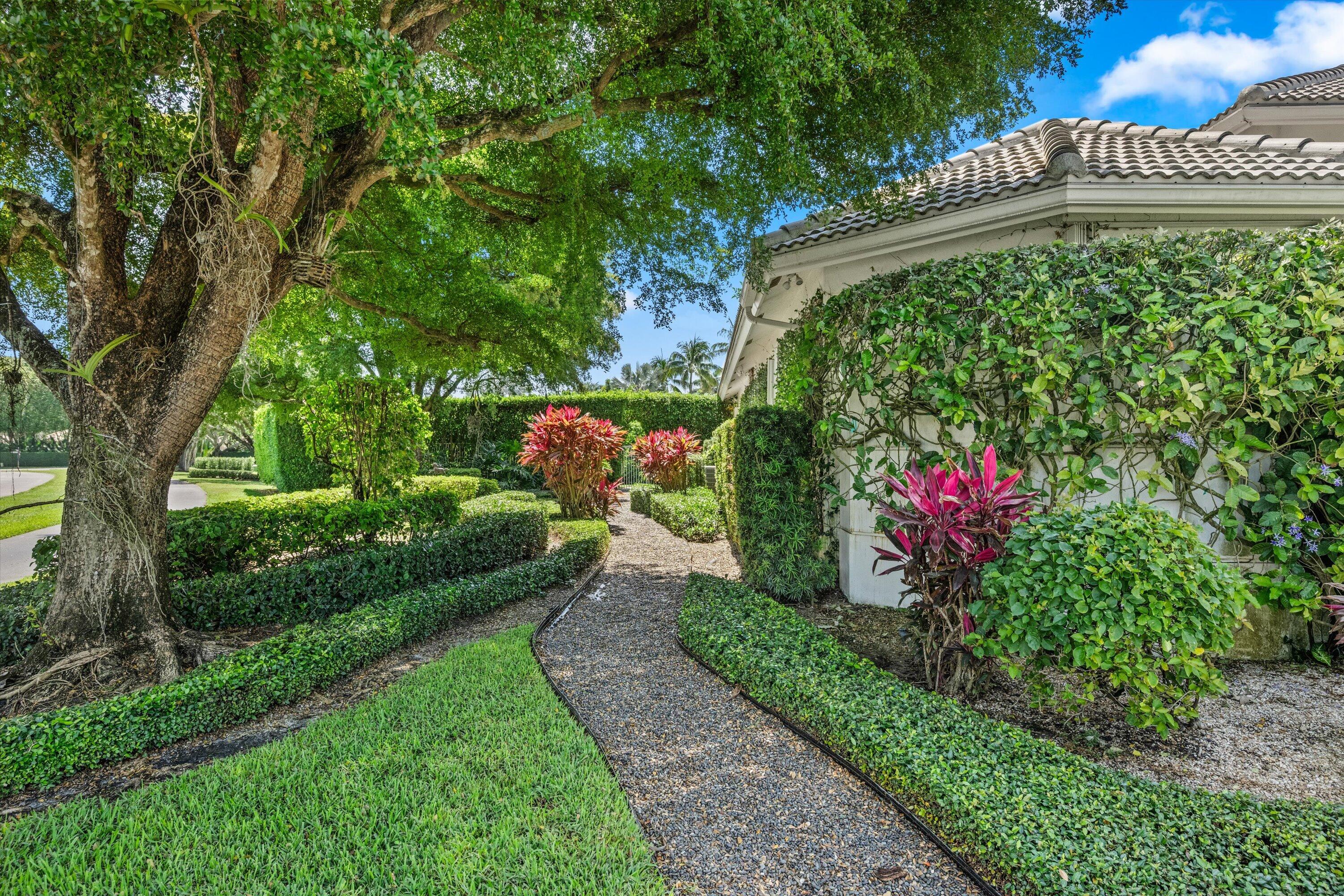 EQUESTRIAN CLUB ESTATES 1 - Residential