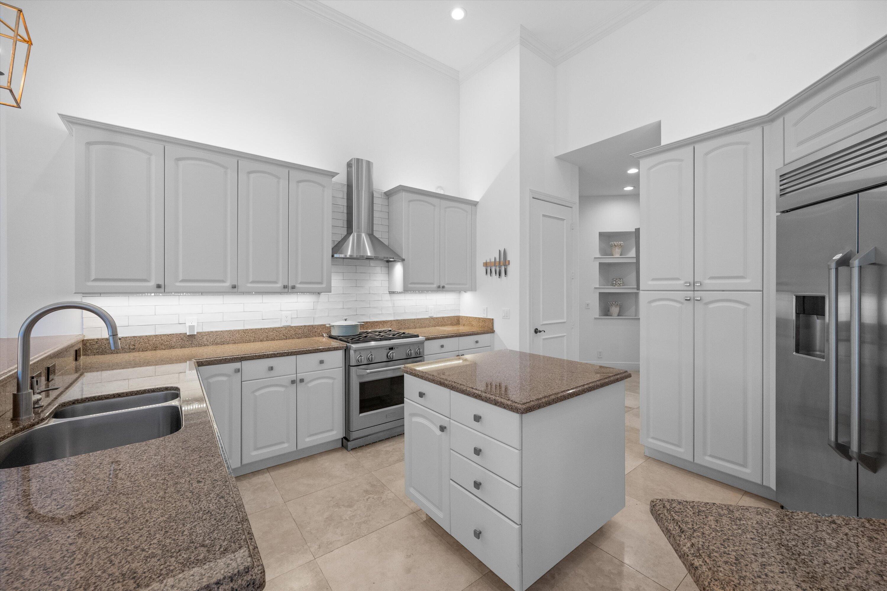 EQUESTRIAN CLUB ESTATES 1 - Residential