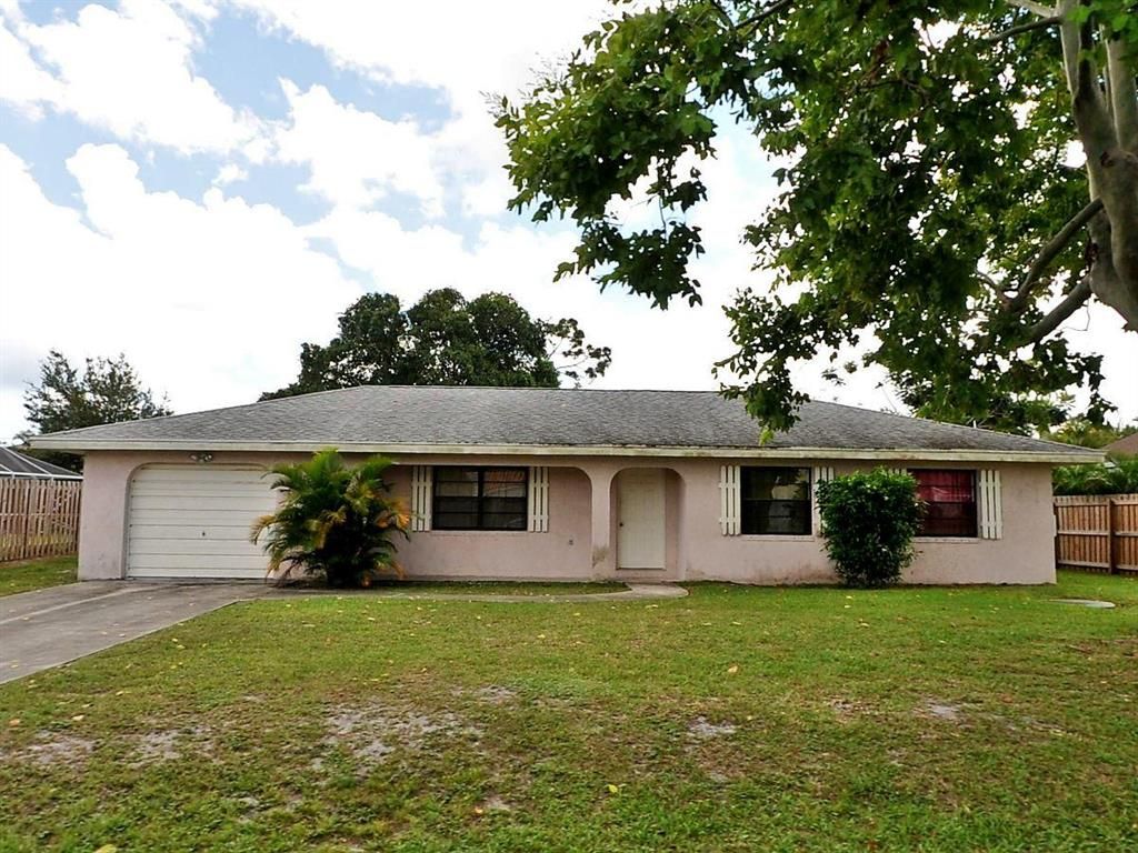 Photo of 262 NE Sagamore Terrace, Port Saint Lucie, FL 34983 (MLS # R10706304)