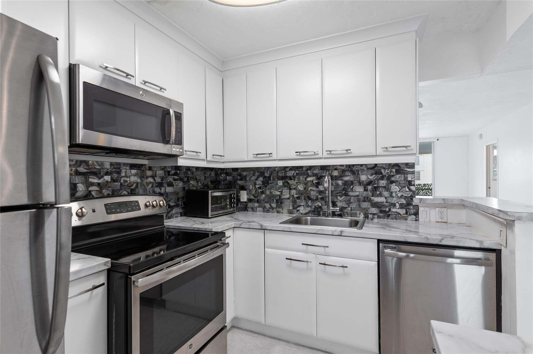 2841 Somerset Drive 311