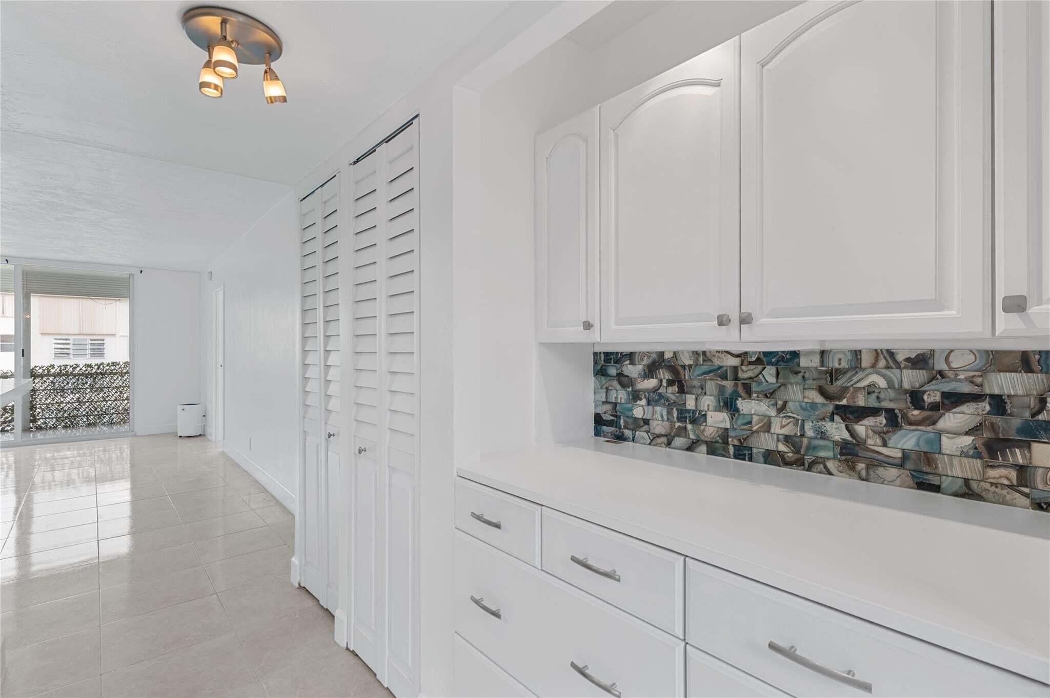 2841 Somerset Drive 311