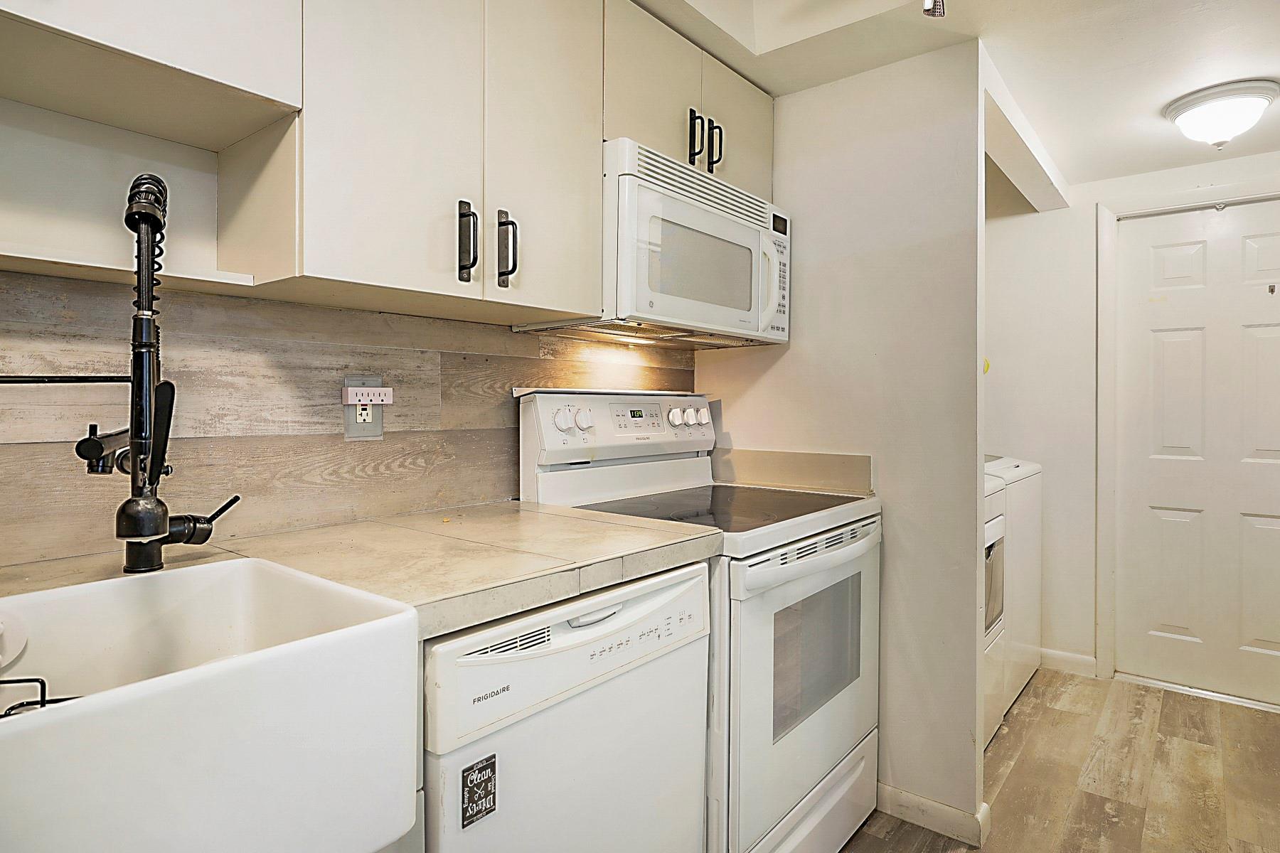 Townhomes of Oriole - Residential