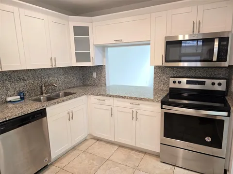 410 SE 2nd St Unit 217, Hallandale Beach, FL 33009 - MLS#: F10495137
