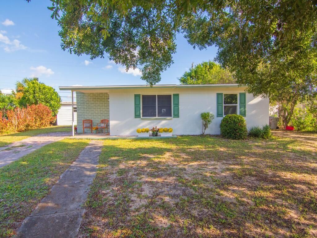 Photo of 44 20th Lane SW, Vero Beach, FL 32962 (MLS # R11050345)