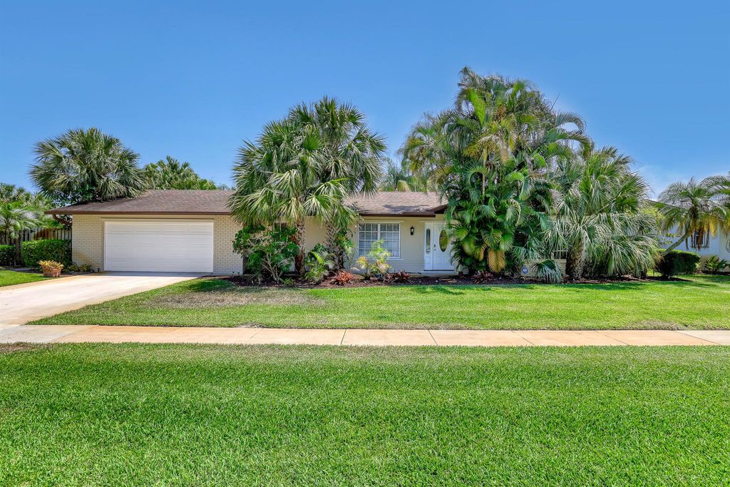 Photo of 2288 Windsor Road, Palm Beach Gardens, FL 33410 (MLS # R11091759)