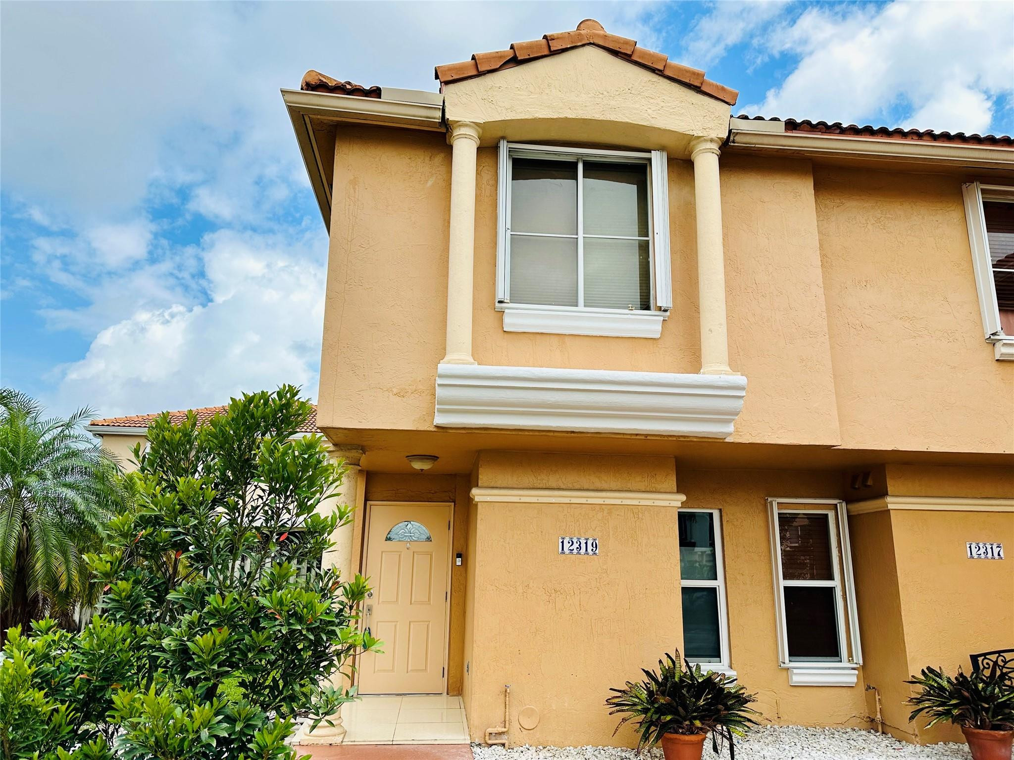 MARINA REAL - Residential