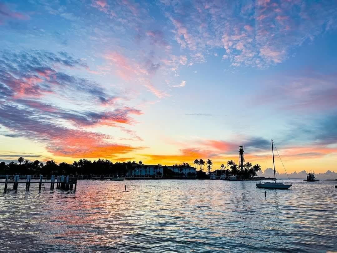 Bright and Airy CORNER Unit with large high impact windows. Great Intracoastal and oceans views with an easy walk to the beach.
Heated swimming pool, barbecue grill, fitness room, club room with a kitchen. Unit comes with one assigned covered parking. Building located close to sandy beaches, restaurants, and shops. Safe, secure, quiet location. All ages! Move in ready! Fully furnished.