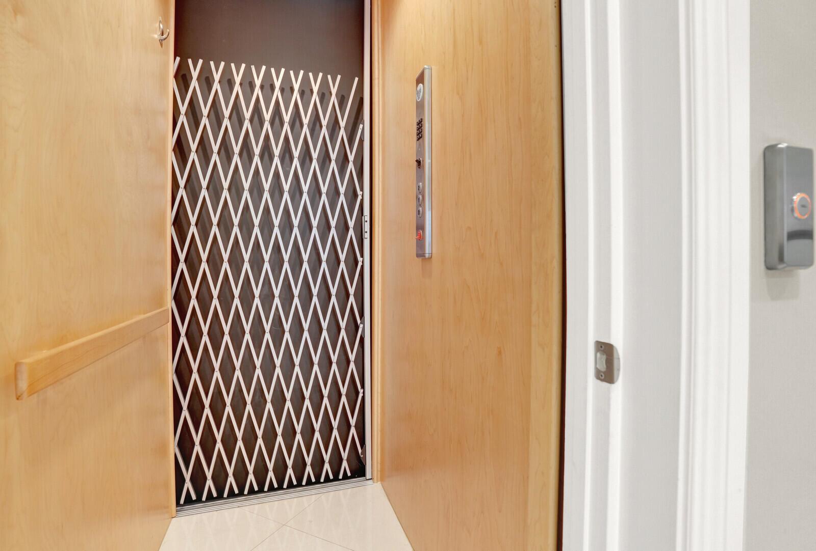 JUPITER COUNTRY CLUB COND - Residential