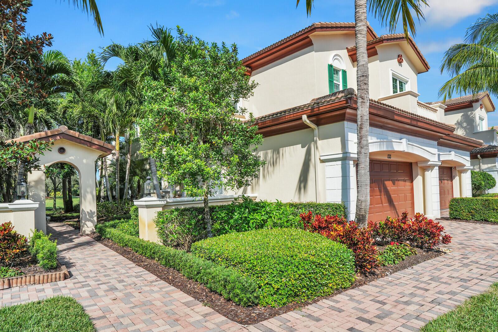 JUPITER COUNTRY CLUB COND - Residential