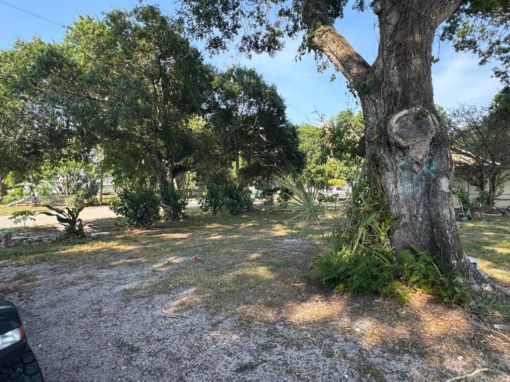 Photo of 2002 S 35th Street, Fort Pierce, FL 34947 (MLS # R10988118)