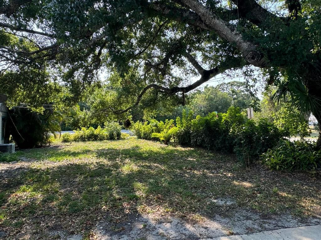 Photo of 2002 S 35th Street, Fort Pierce, FL 34947 (MLS # R10988118)