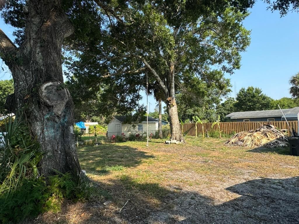 Photo of 2002 S 35th Street, Fort Pierce, FL 34947 (MLS # R10988118)