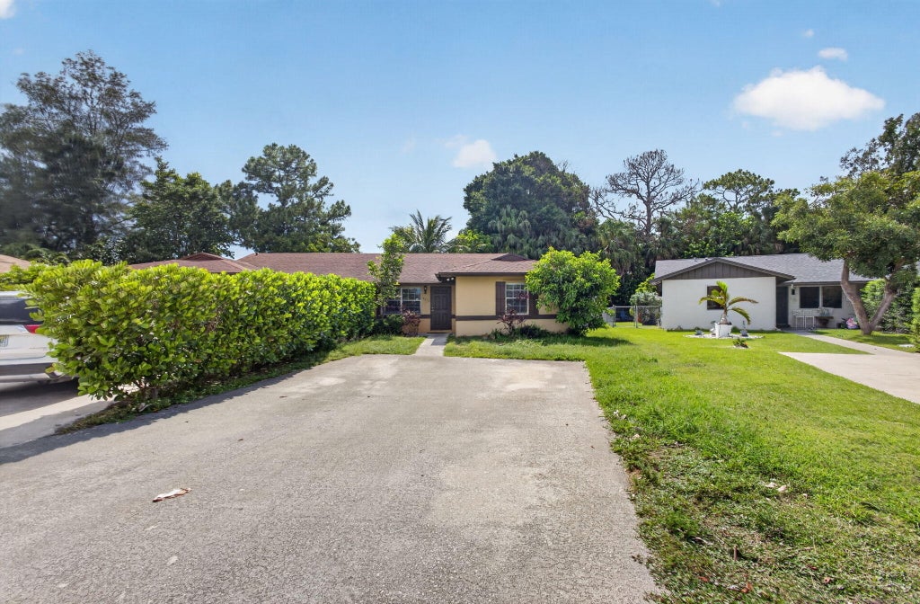 Photo of 4873 Arthur Street, Palm Beach Gardens, FL 33418 (MLS # B26042399)