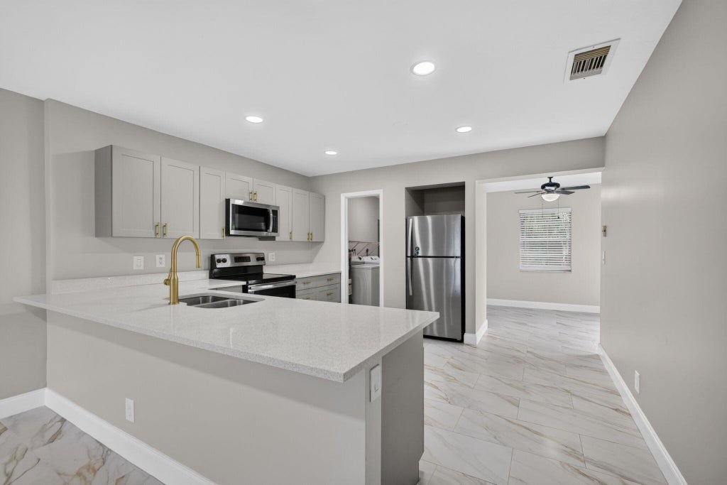 Photo of 4873 Arthur Street, Palm Beach Gardens, FL 33418 (MLS # B26042399)