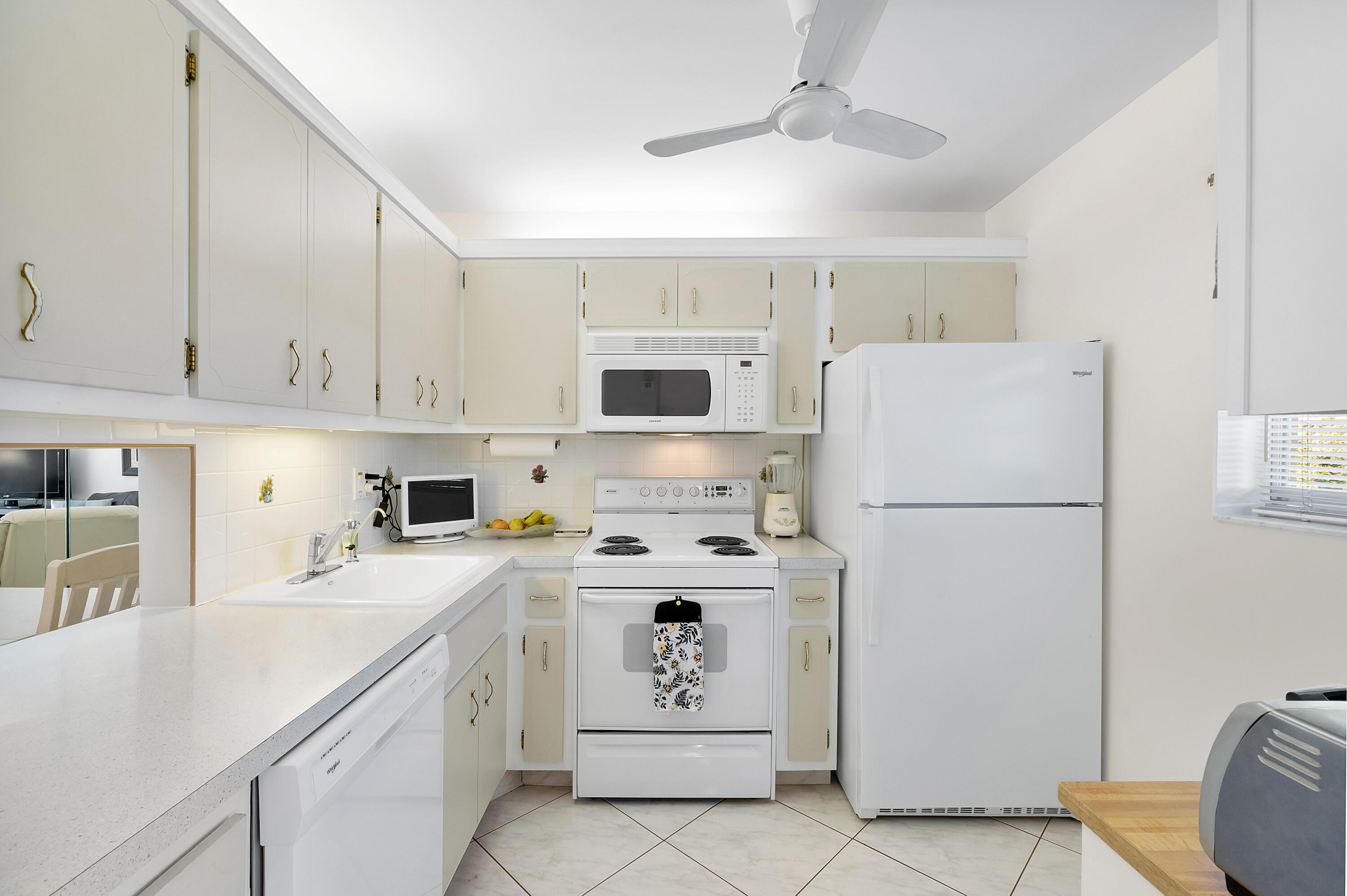 LAUDERDALE OAKS CONDO III - Residential