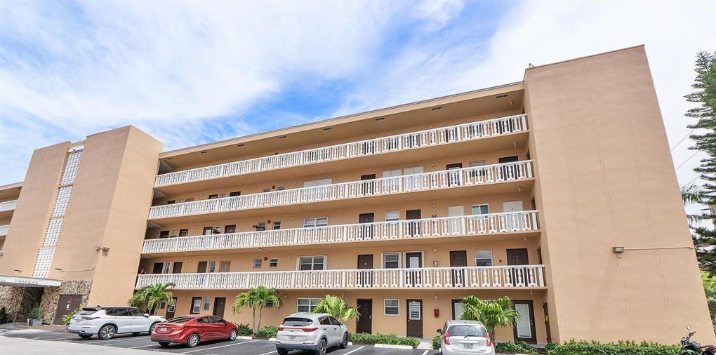 LAUDERDALE OAKS CONDO III - Residential