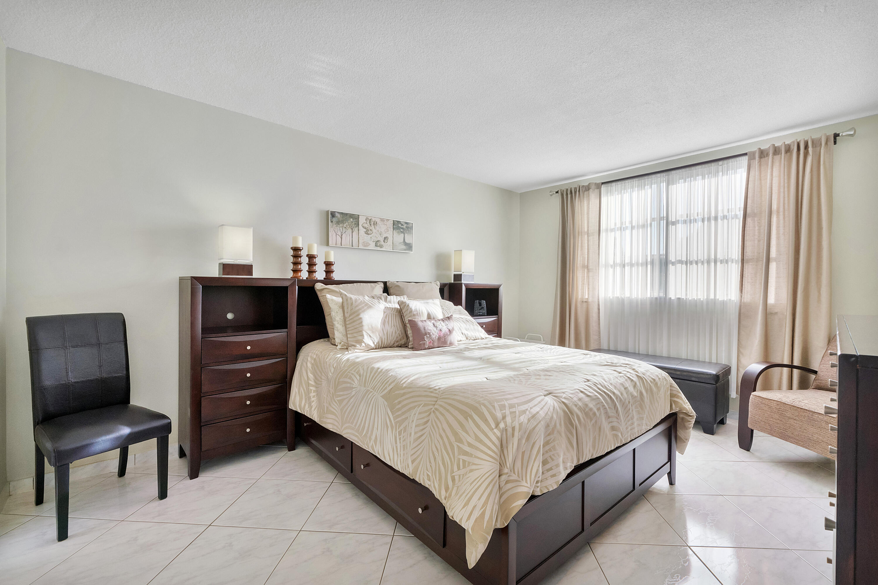 LAUDERDALE OAKS CONDO III - Residential