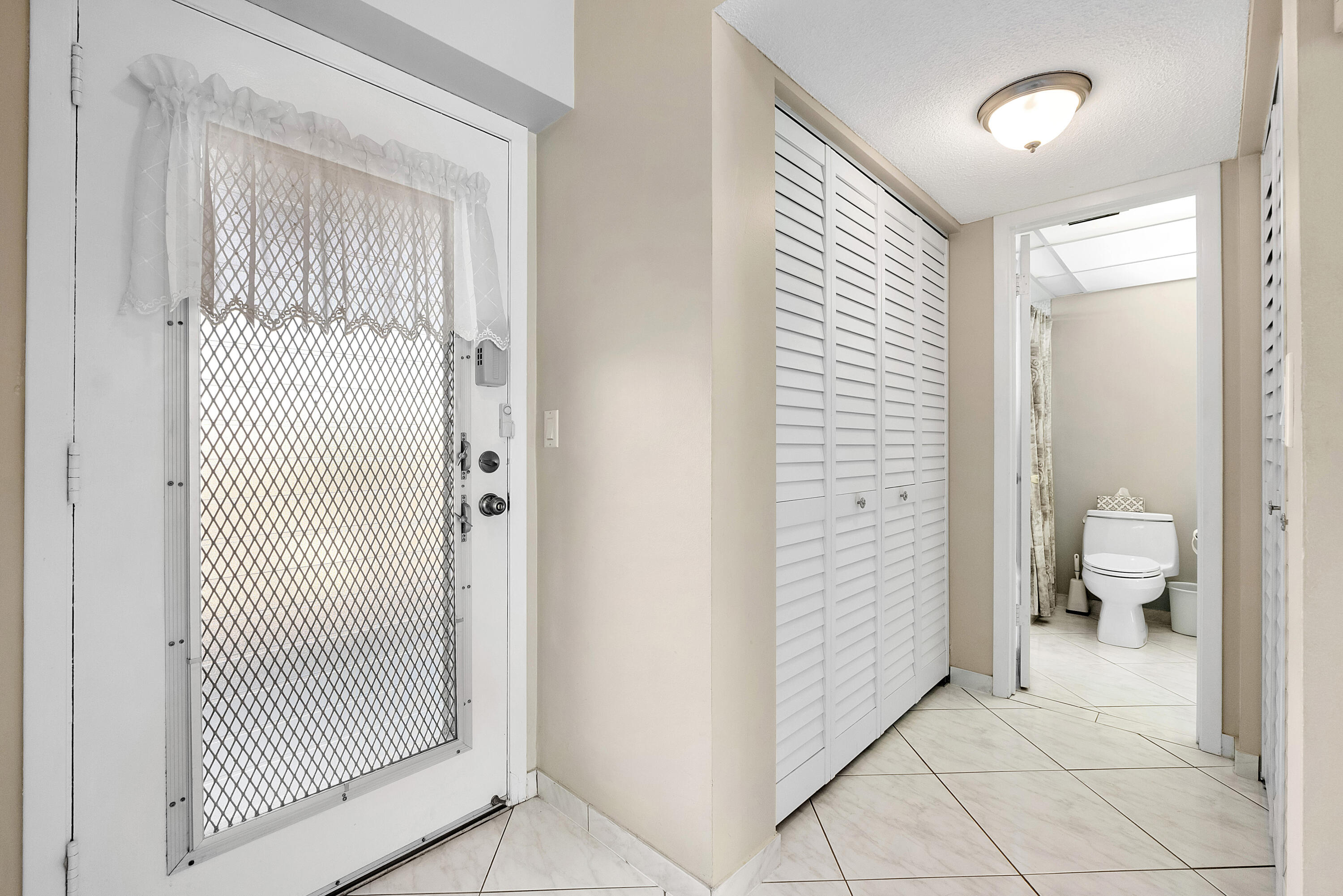 LAUDERDALE OAKS CONDO III - Residential