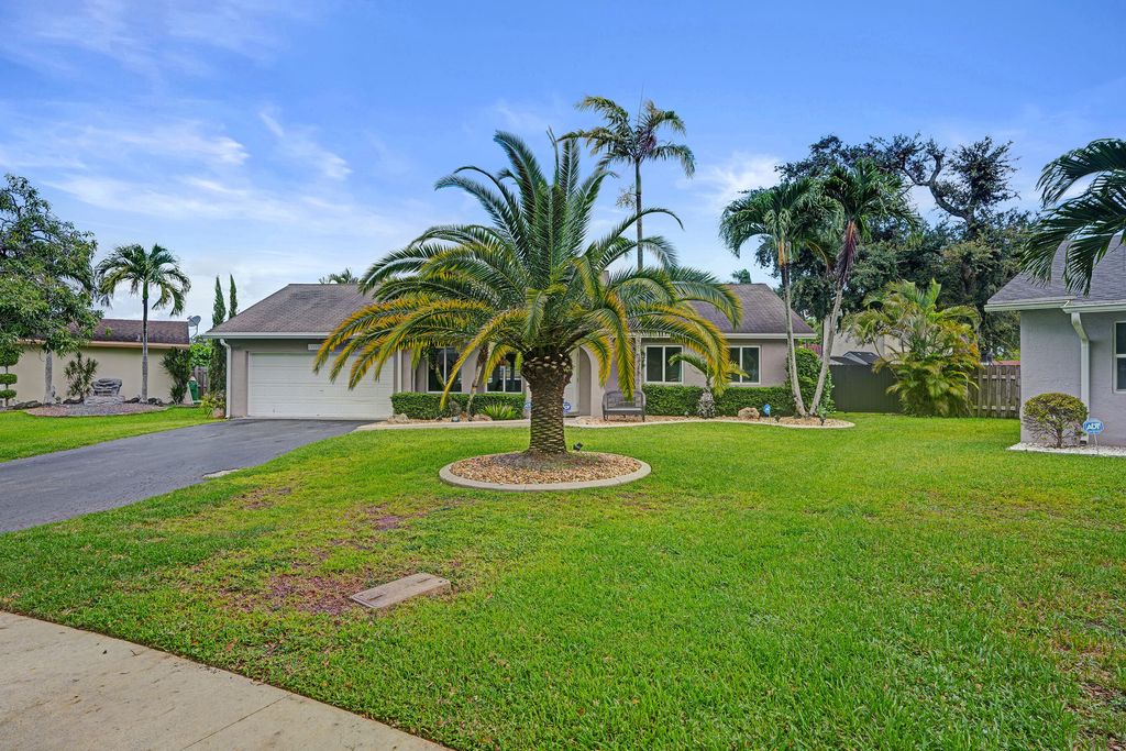 Photo of 10141 SW 49th Court, Cooper City, FL 33328 (MLS # B26032318)
