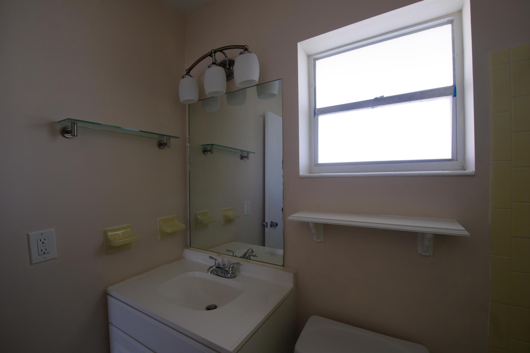 VILLAGE ROYALE CONDO 8 - Residential Lease