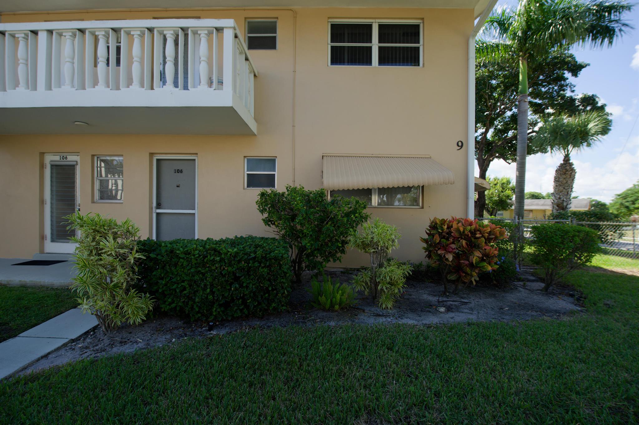 VILLAGE ROYALE CONDO 8 - Residential Lease
