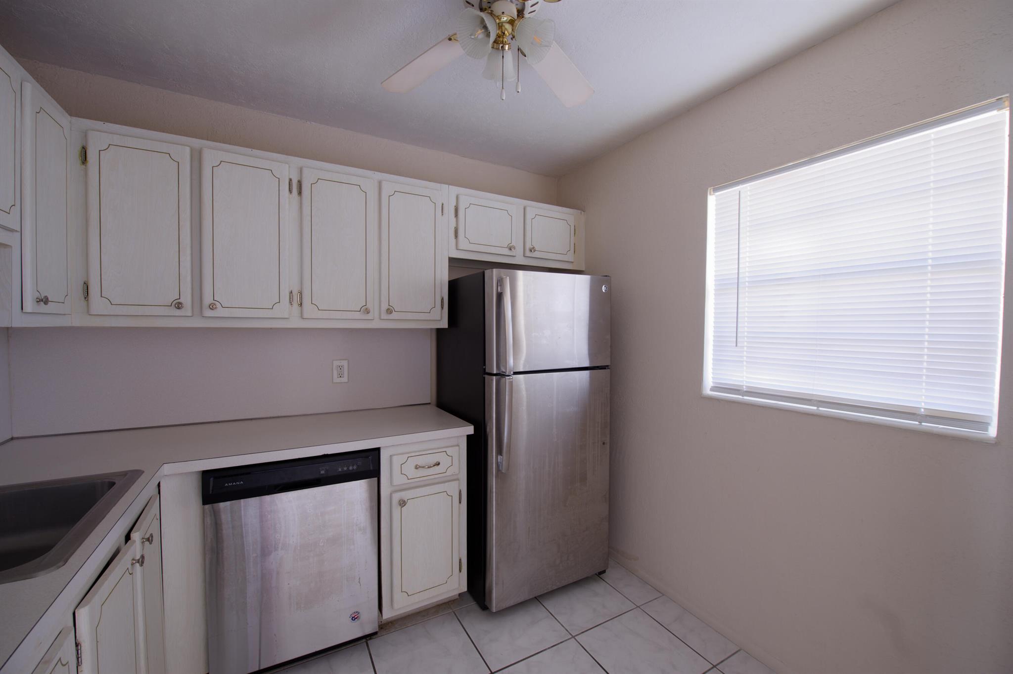VILLAGE ROYALE CONDO 8 - Residential Lease