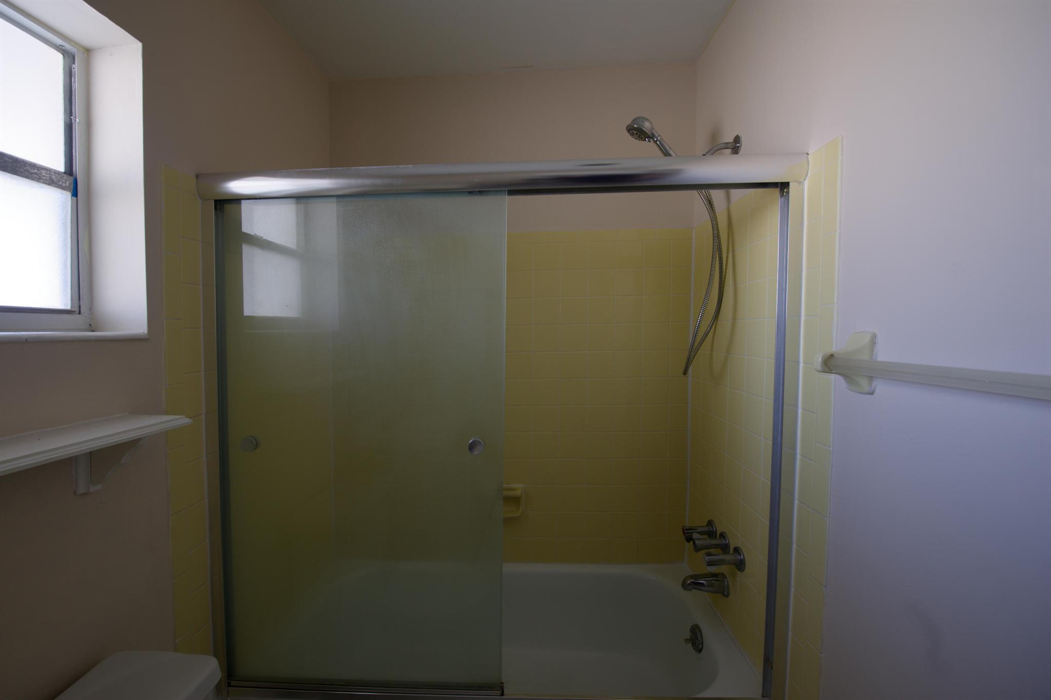 VILLAGE ROYALE CONDO 8 - Residential Lease