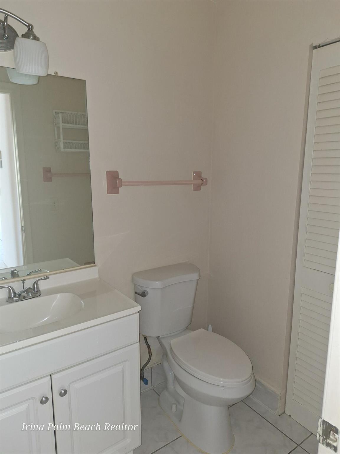 VILLAGE ROYALE CONDO 8 - Residential Lease