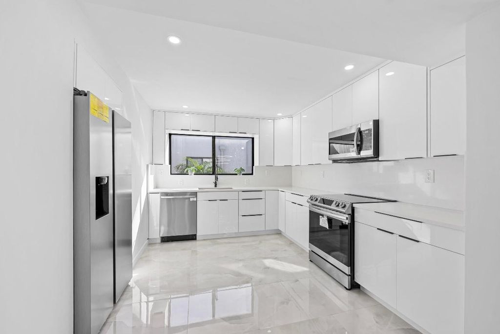 Photo of 15450 Pembridge Avenue #187, Delray Beach, FL 33484 (MLS # R11141727)